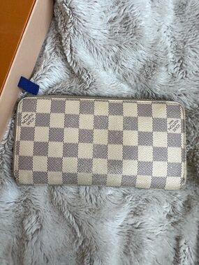 Louis Vuitton Damier Azur Zippy Wallet